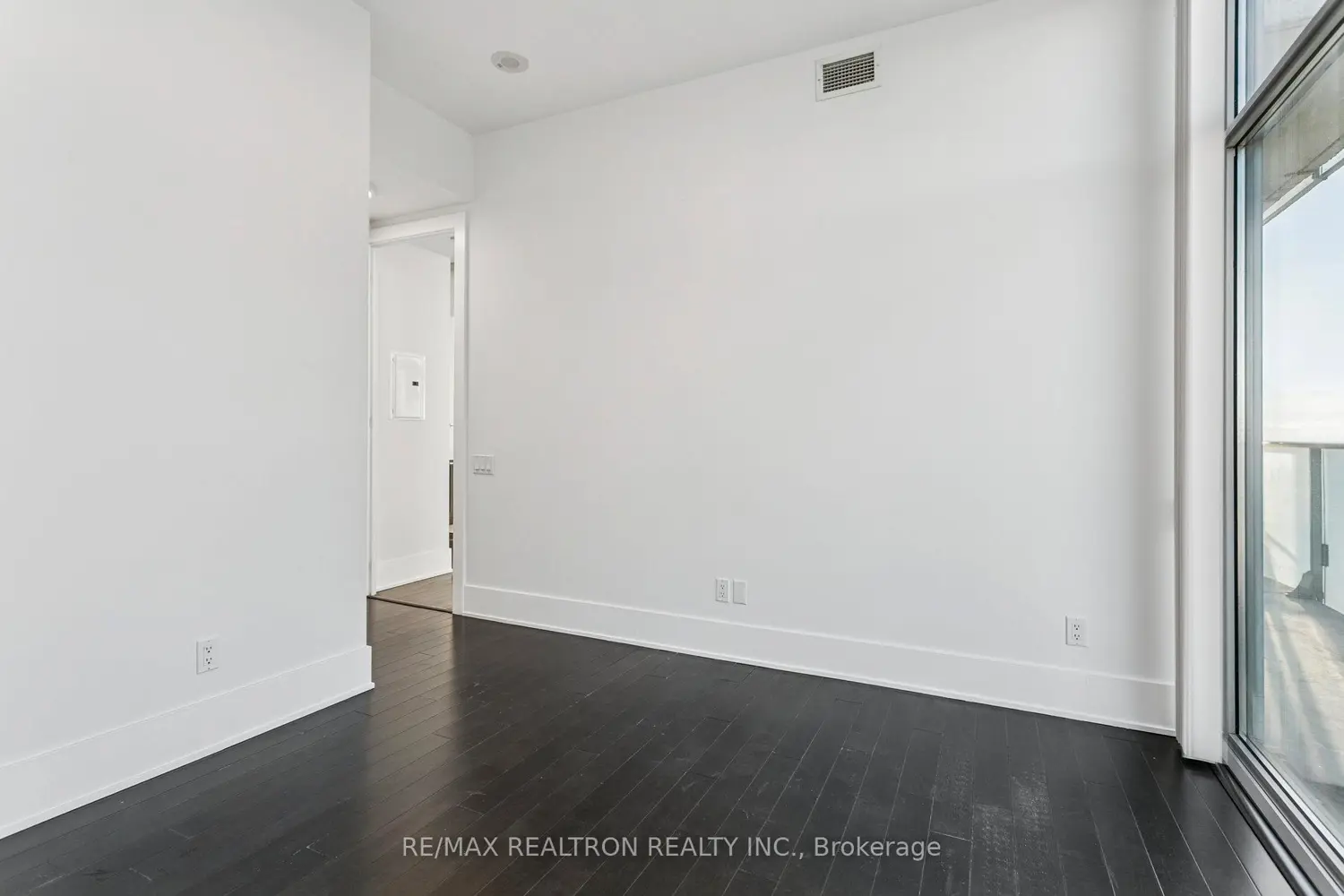 Additional image 13 of 103 The Queensway 2805