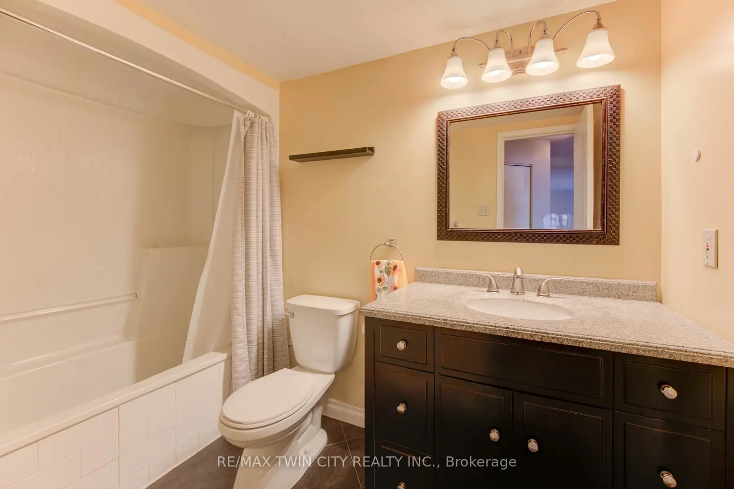 Additional image 11 of 3085 Kingsway Drive 27