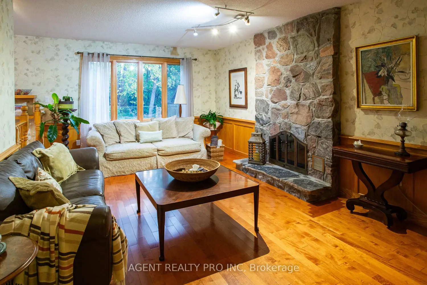 Additional image 10 of 922 Country Club Crescent