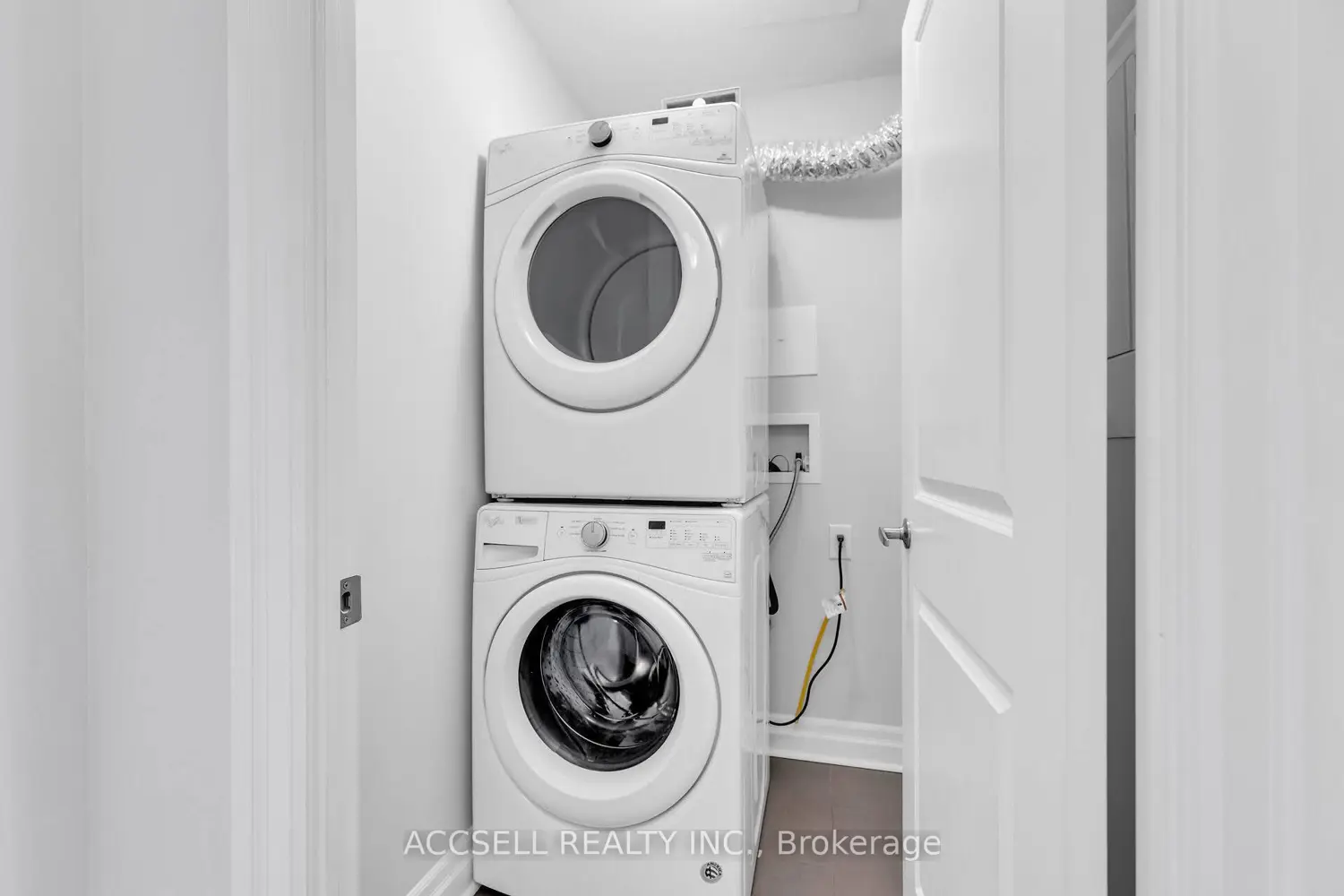 Additional image 15 of 260 Villagewalk Boulevard 902