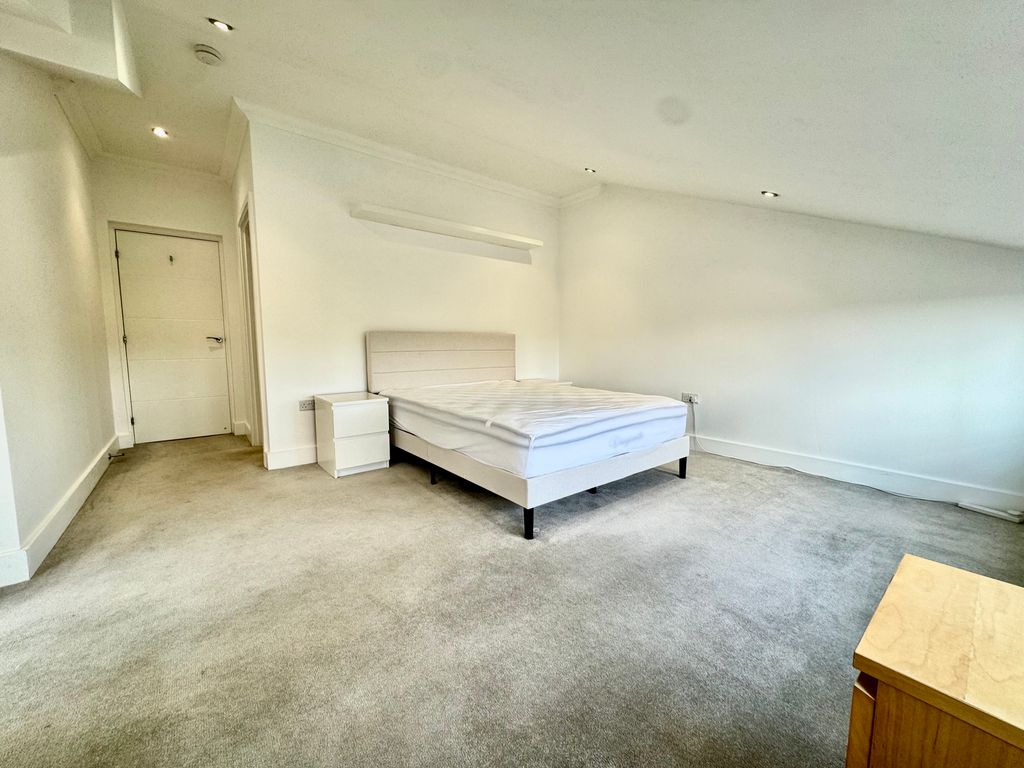 Additional image 11 of 4 bed penthouse to rentSurrey Street, Norwich NR1