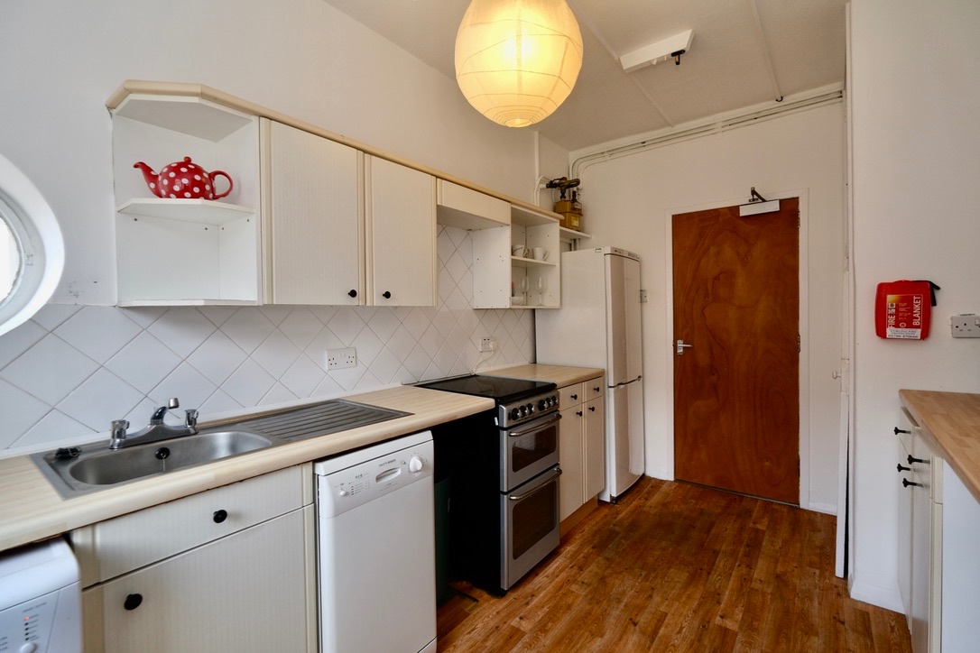 Additional image 4 of 3 Bed Flat, Thornwood, G11, N1 7GU