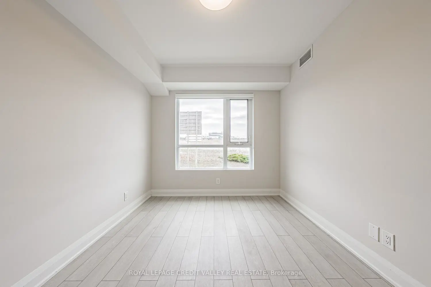 Additional image 15 of 58 Lakeside Terrace 317