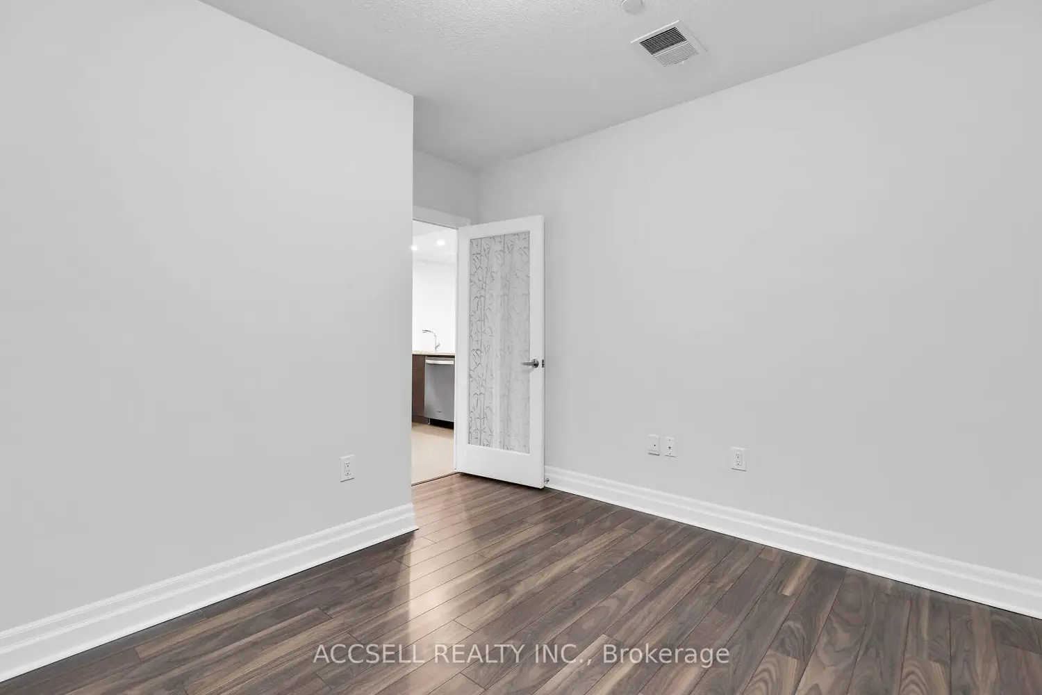 Additional image 10 of 260 Villagewalk Boulevard 902