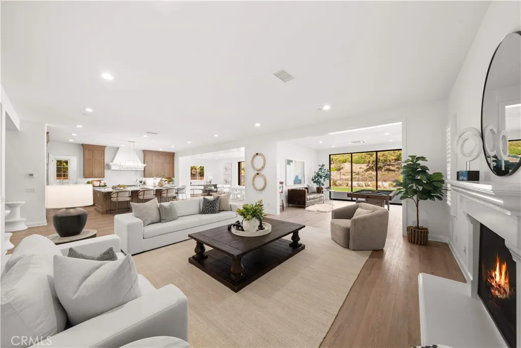 Additional image 93 of 221 Clear Fls, Irvine, CA 92602