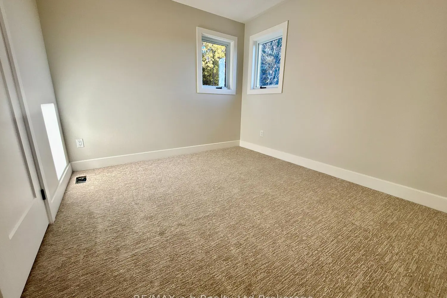 Additional image 14 of 41 Cash Crescent