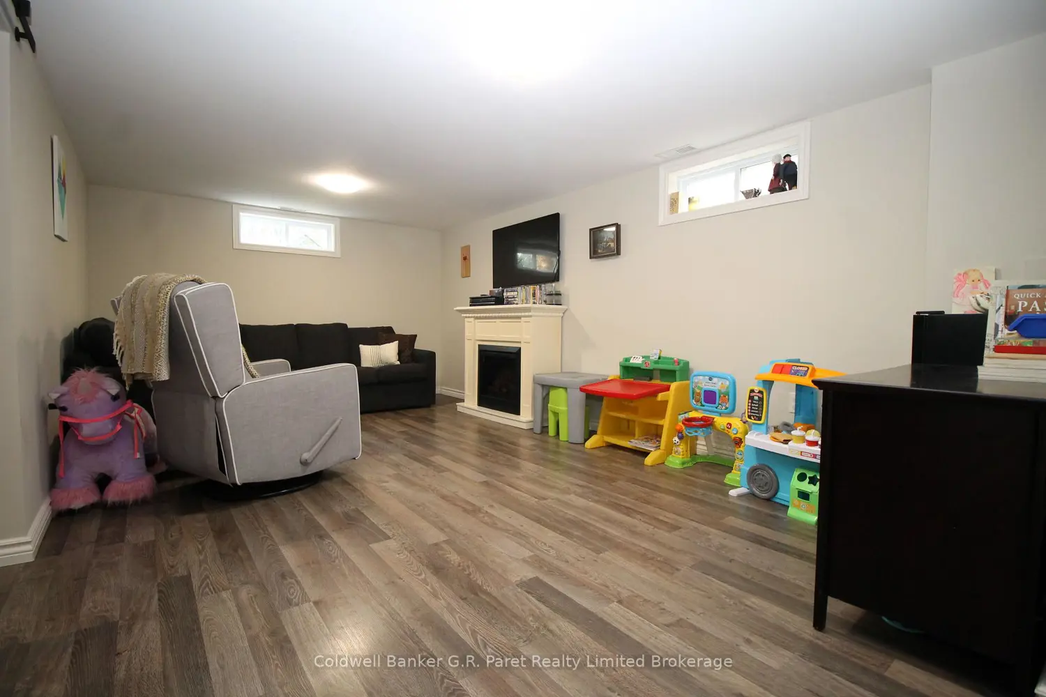 Additional image 10 of 104 Simcoe Crescent