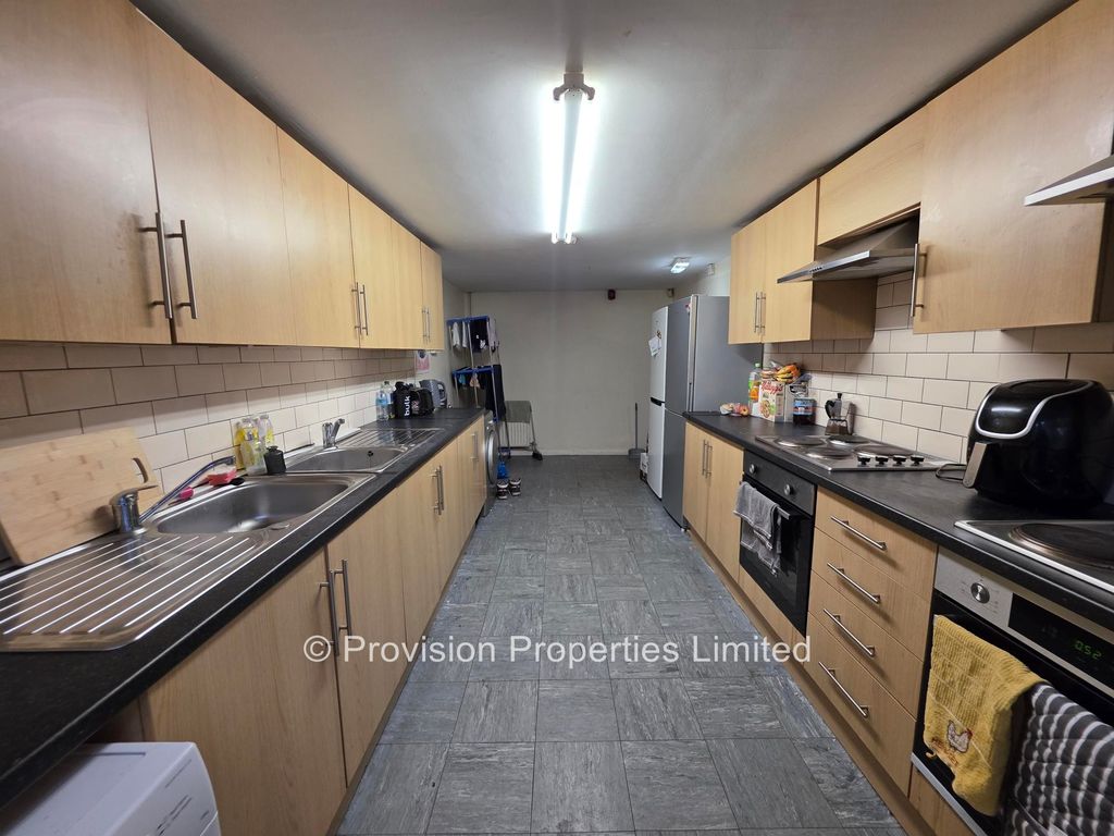 Additional image 5 of 8 bed terraced house to rentAsh Grove, Hyde Park, Leeds LS6