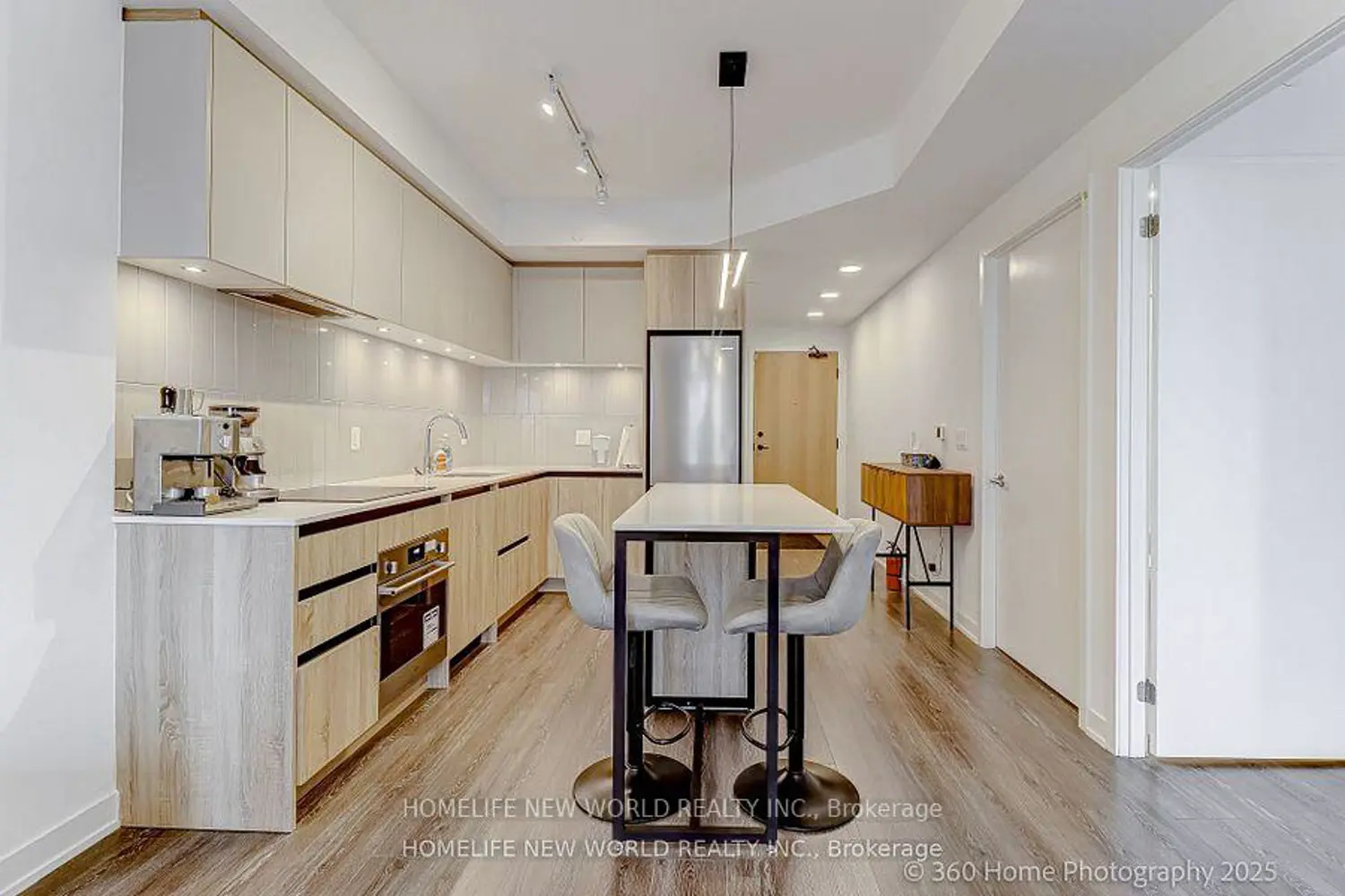 Additional image 9 of 7950 Bathurst Street 902