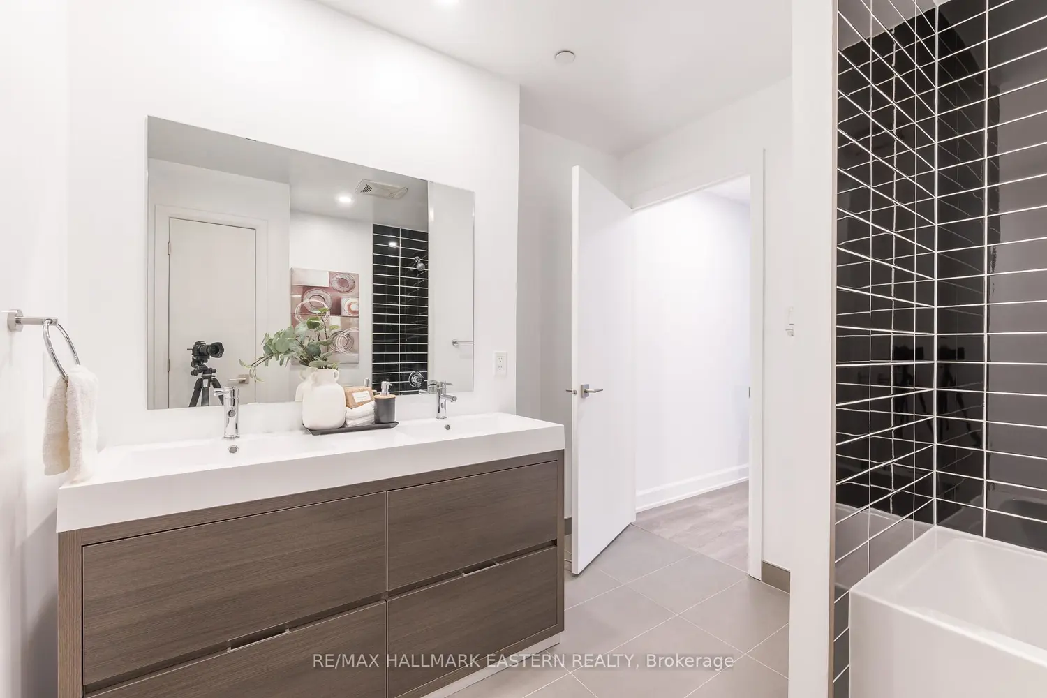 Additional image 9 of 195 Hunter Street 505