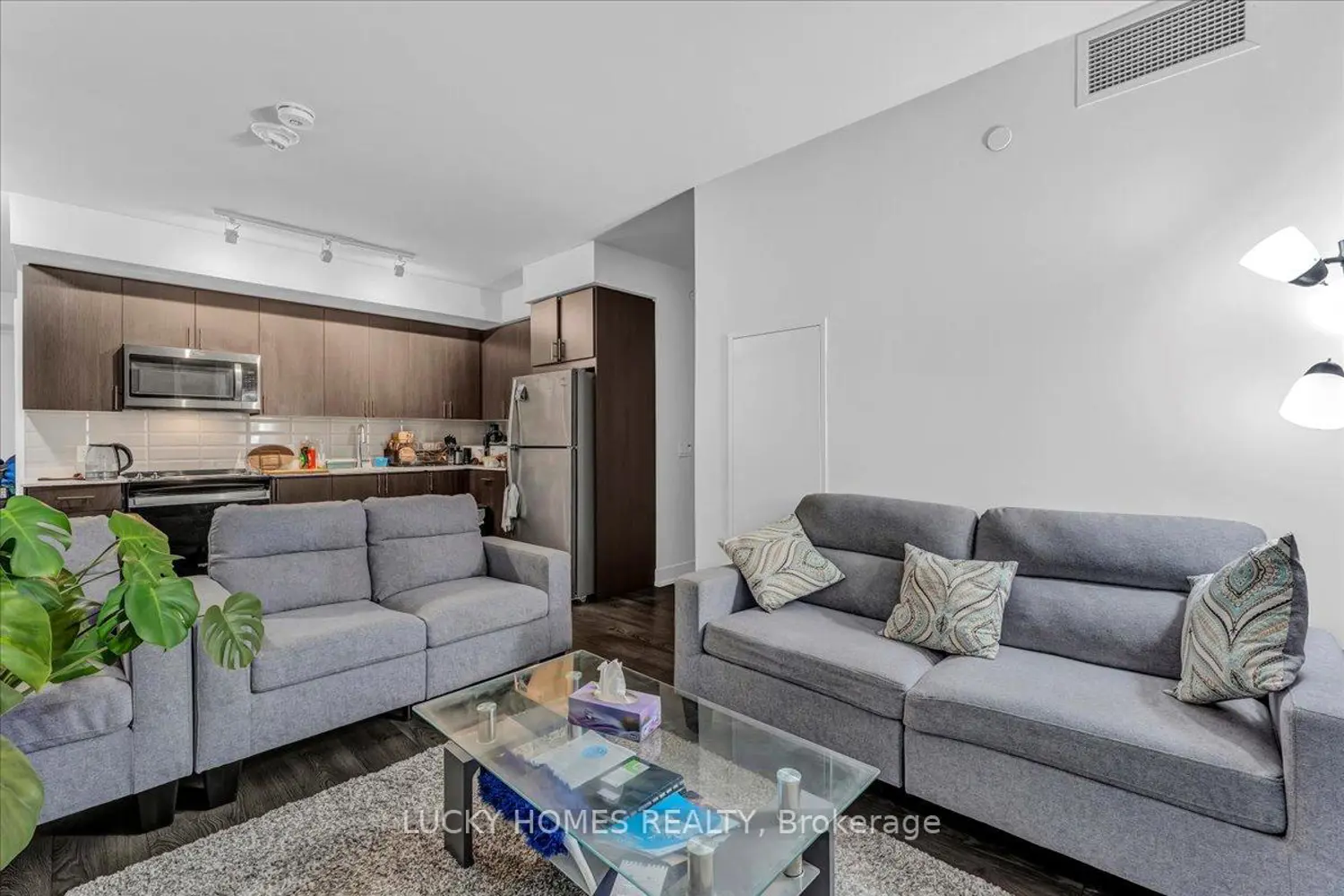 Additional image 3 of 2550 Simcoe Street 317
