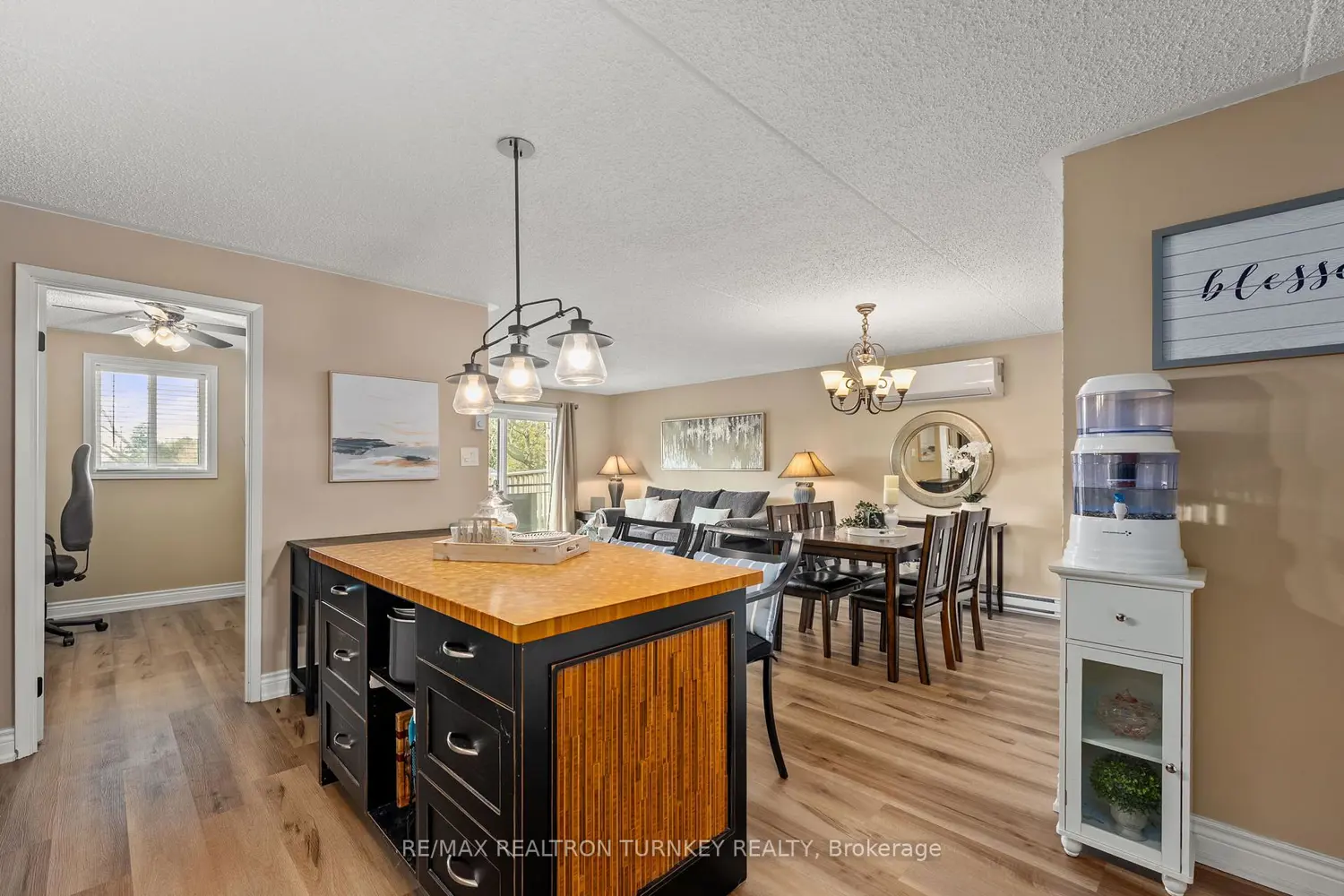 Additional image 3 of 74 The Queensway 102