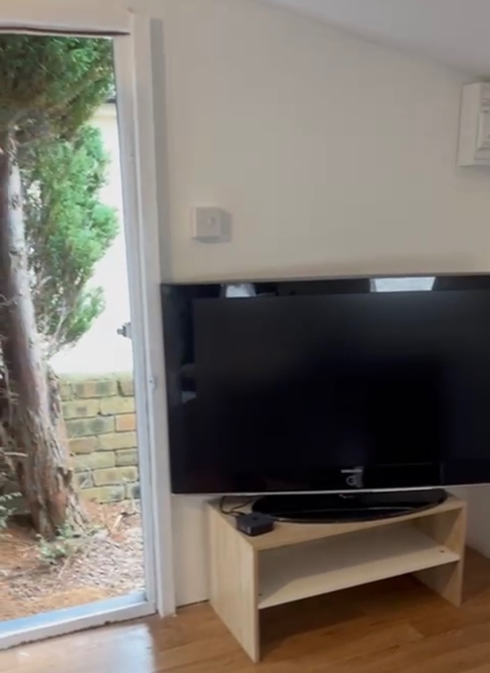 Additional image 5 of Studio Flat, Burdiehouse Rd, EH17, N1 7GU