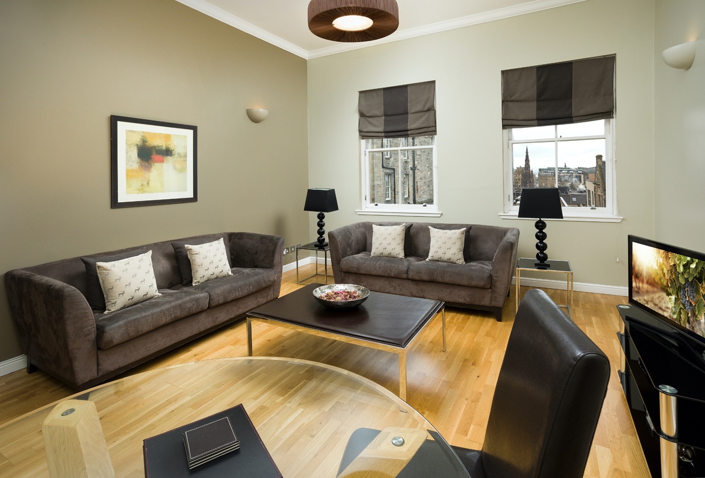 2 Bed Flat, Advocates Close, EH1, N1 7GU