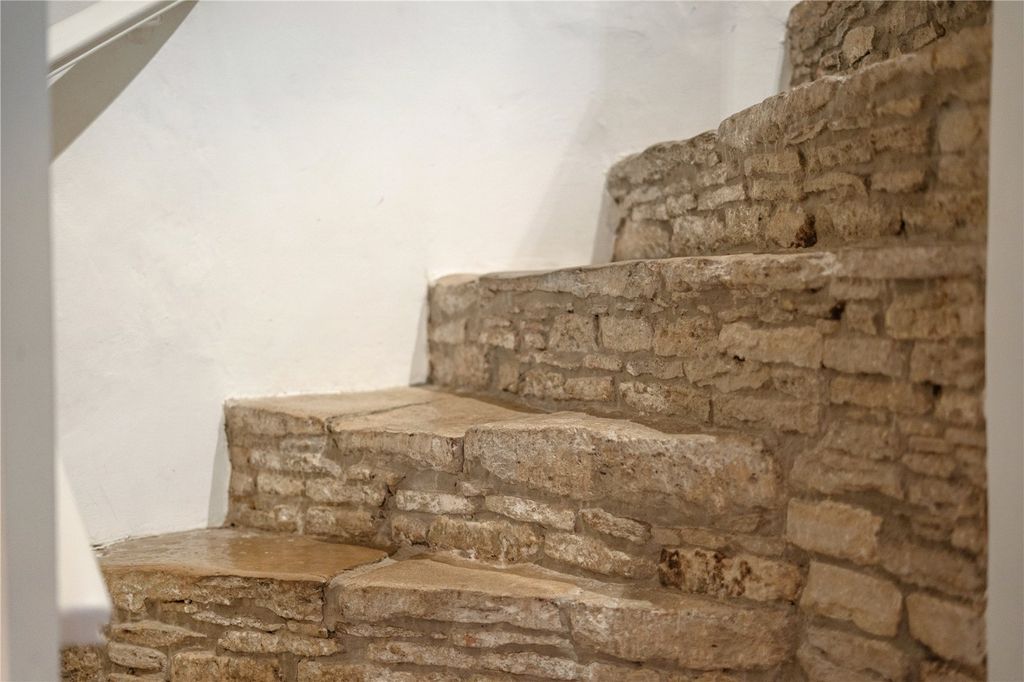 Additional image 19 of 5 bed detached house to rentNettleton, Chippenham, Wiltshire SN14
