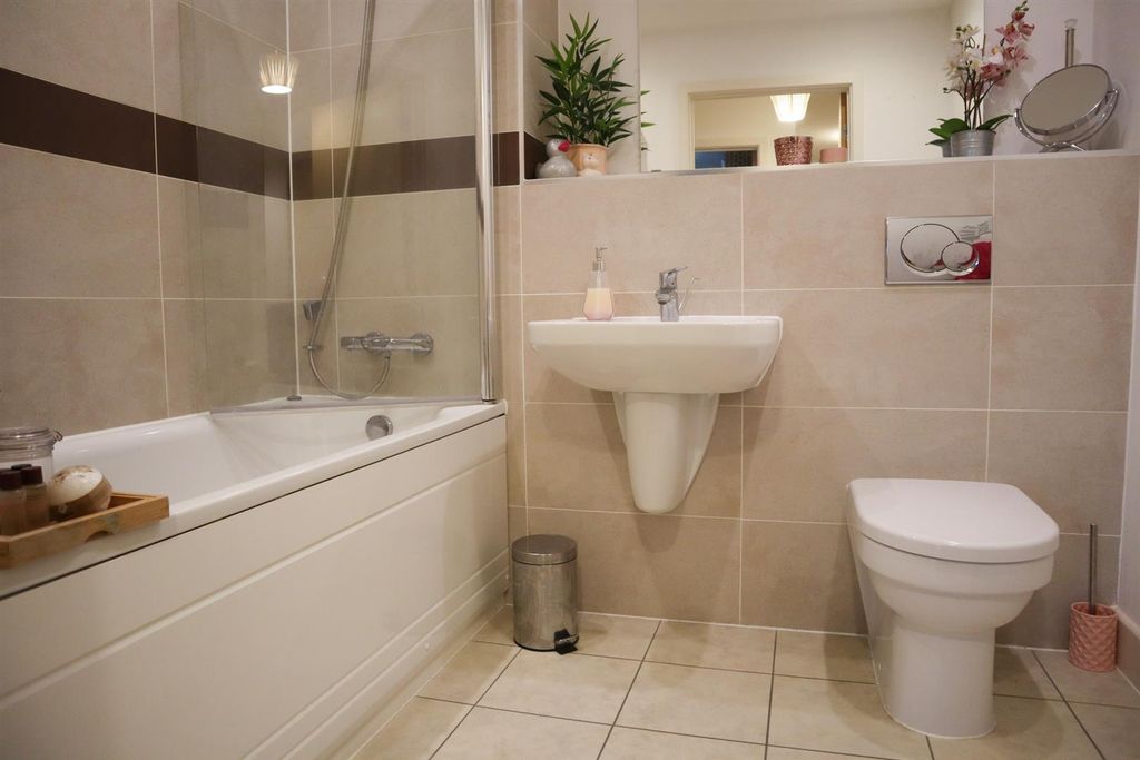 Additional image 9 of 2 bed flat to rentNewfoundland Way, Portishead, Bristol BS20