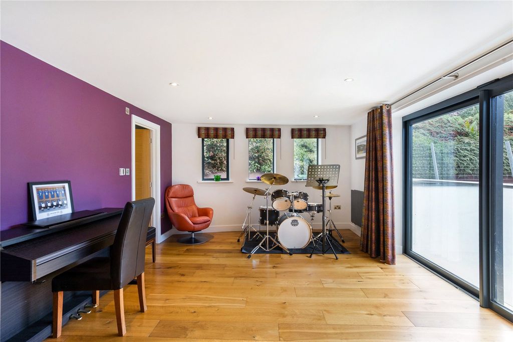 Additional image 12 of 6 bed detached house to rentLadye Bay, Clevedon, North Somerset BS21