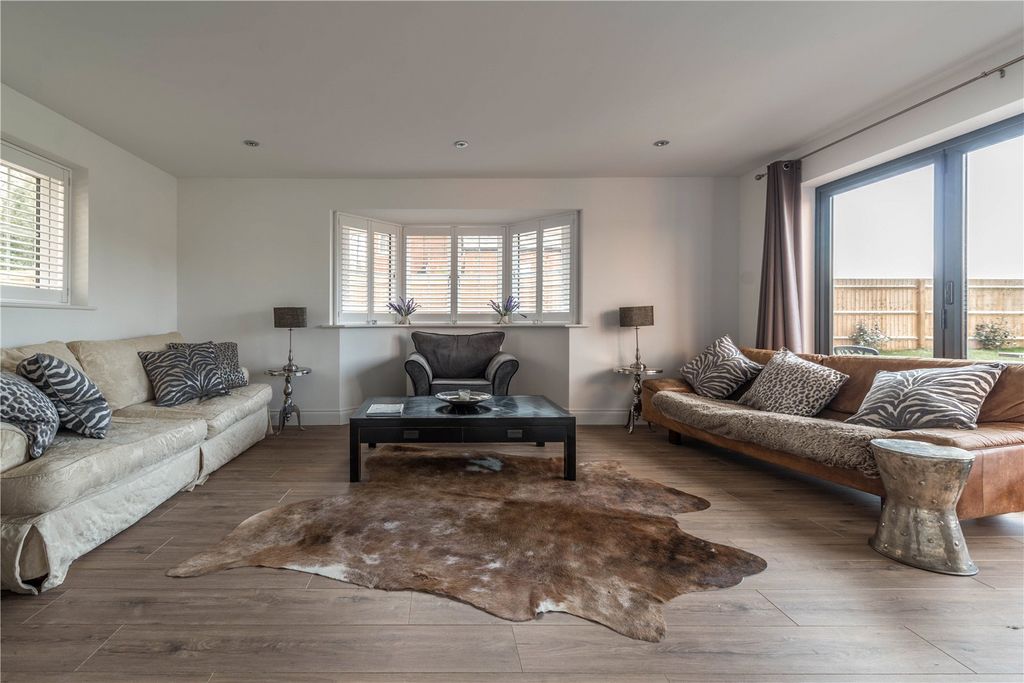 Additional image 2 of 4 bed detached house to rentBinfield Heath, Henley-On-Thames, Oxfordshire RG9