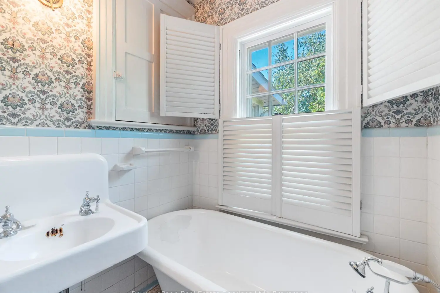 Additional image 12 of 3175 Lakeshore Road