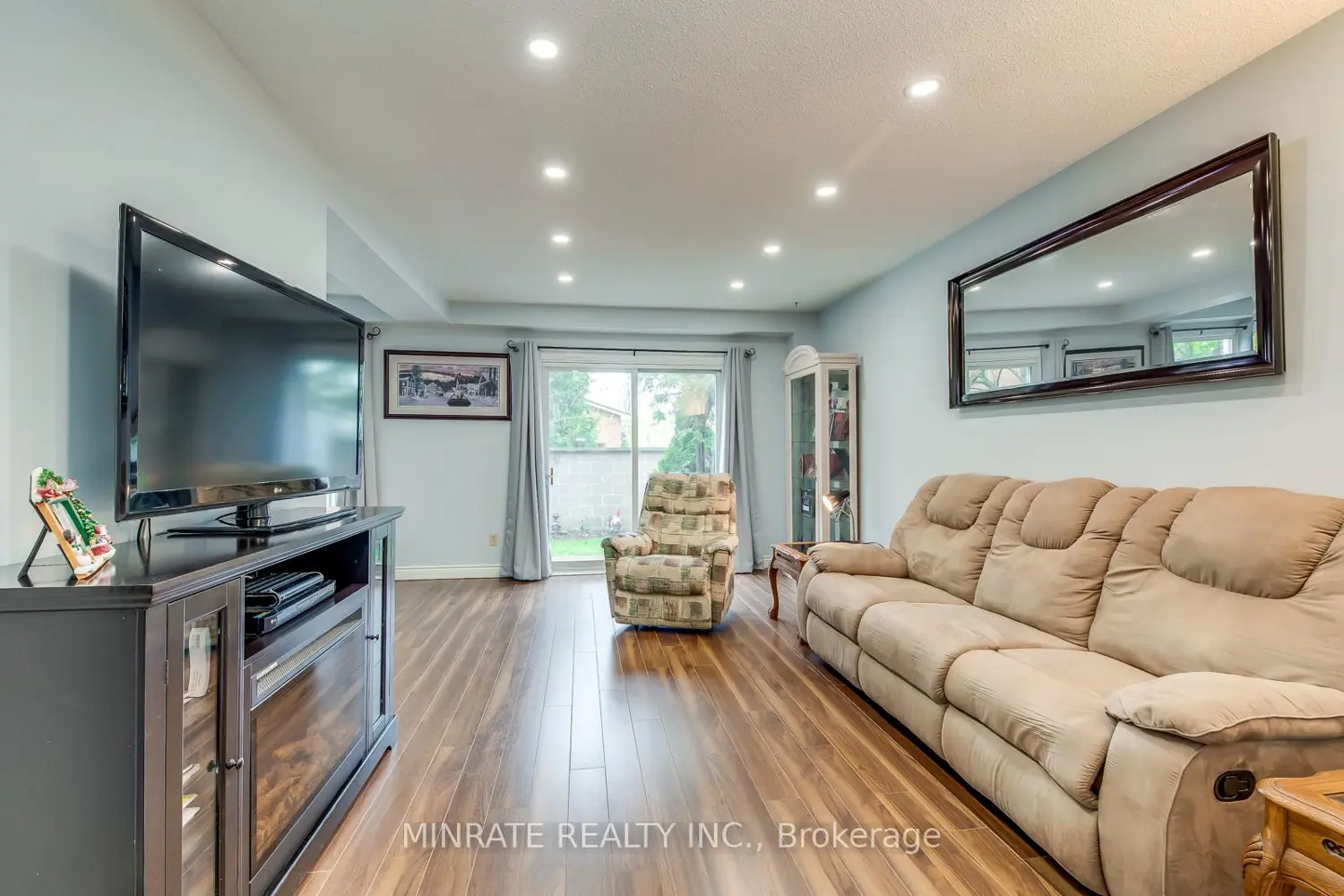 Additional image 3 of 1548 Newlands Crescent 14