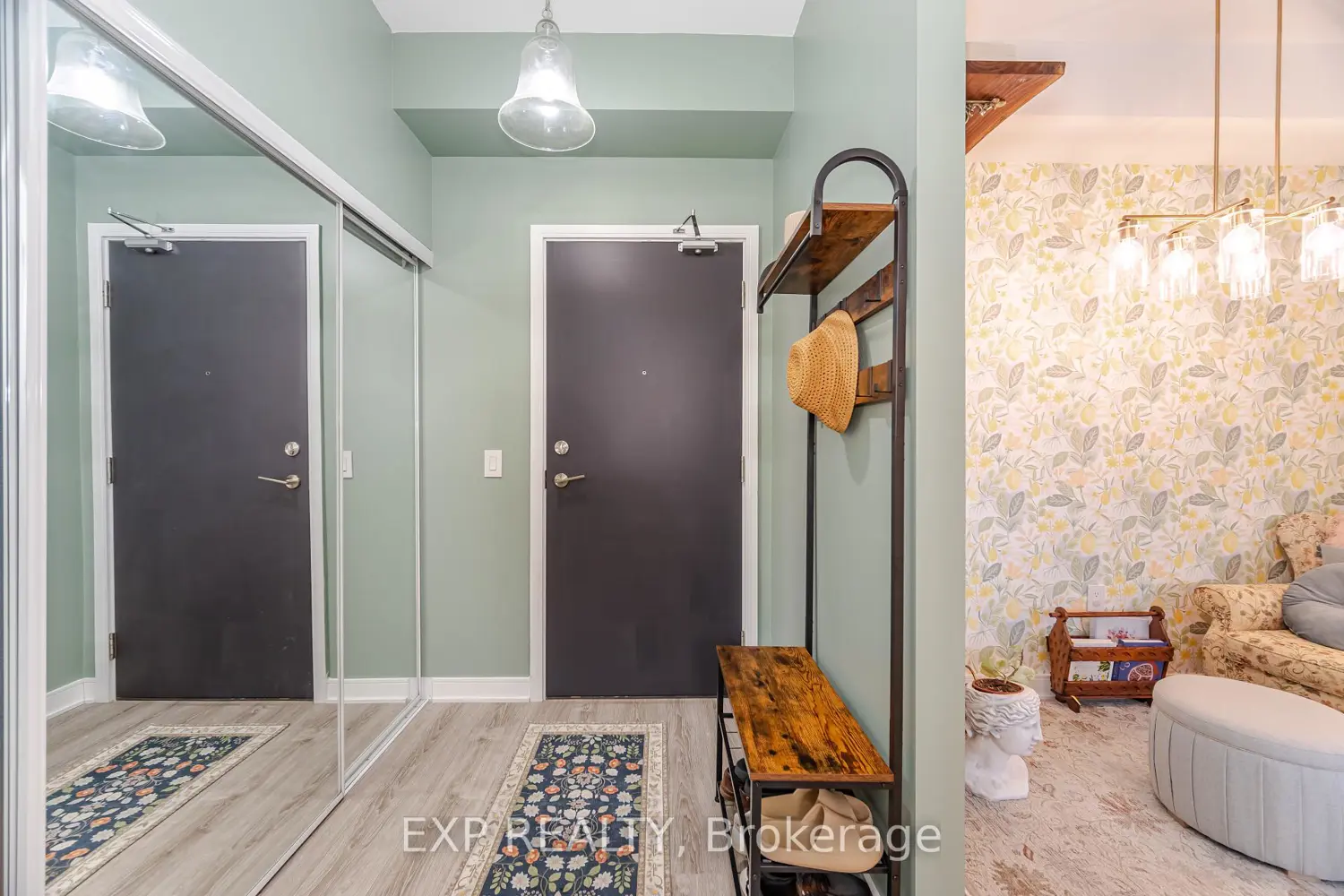 25 Neighbourhood Lane 812