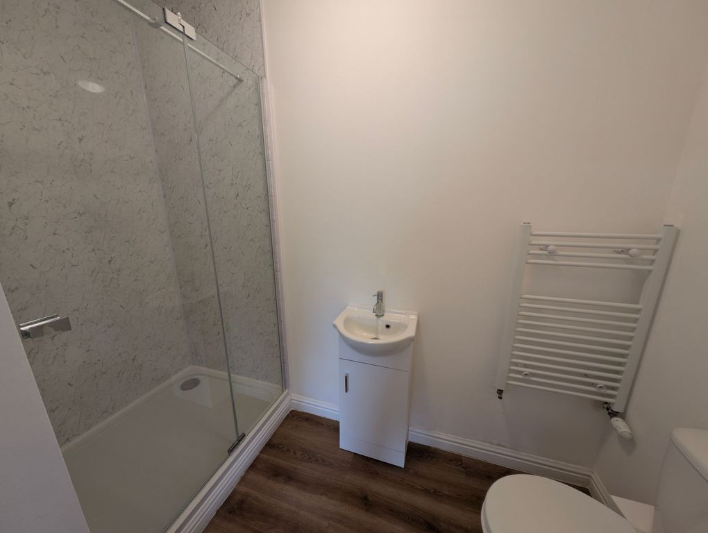 1 bed flat to rentGelli Road, Gelli CF41 photo 4