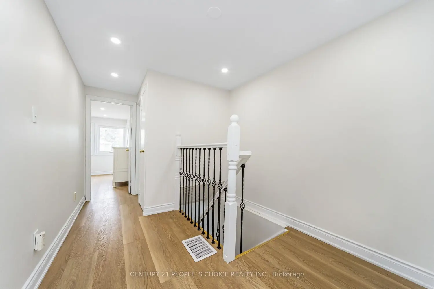 Additional image 12 of 106 Queensdale Crescent