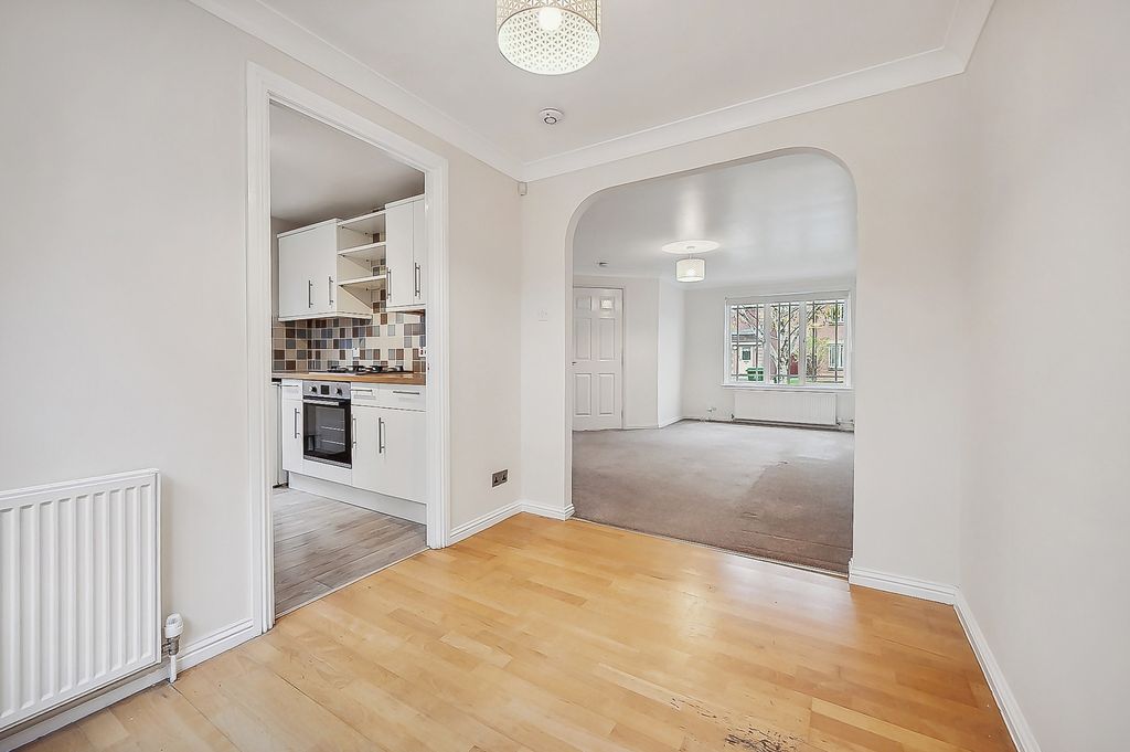 Additional image 5 of 3 bed semi-detached house to rentBrent Road, Glasgow, Glasgow G46