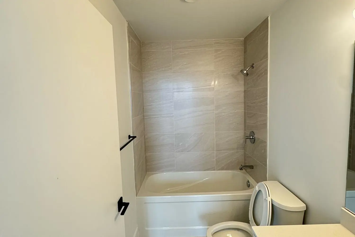 Additional image 7 of 2782 Barton Street 1219