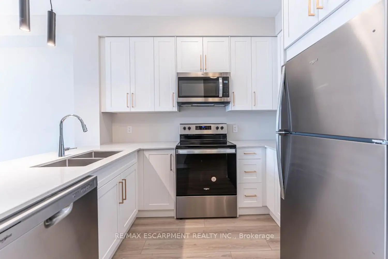 Additional image 9 of 120 Springvalley Crescent 104