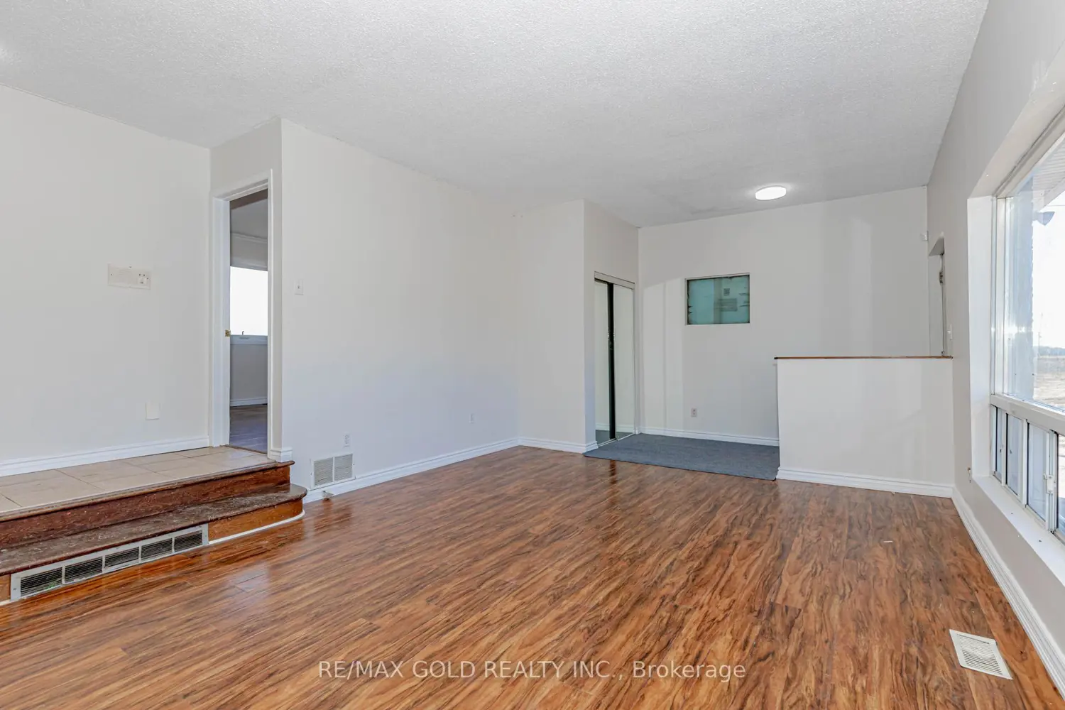 Additional image 5 of 255505 9Th Line