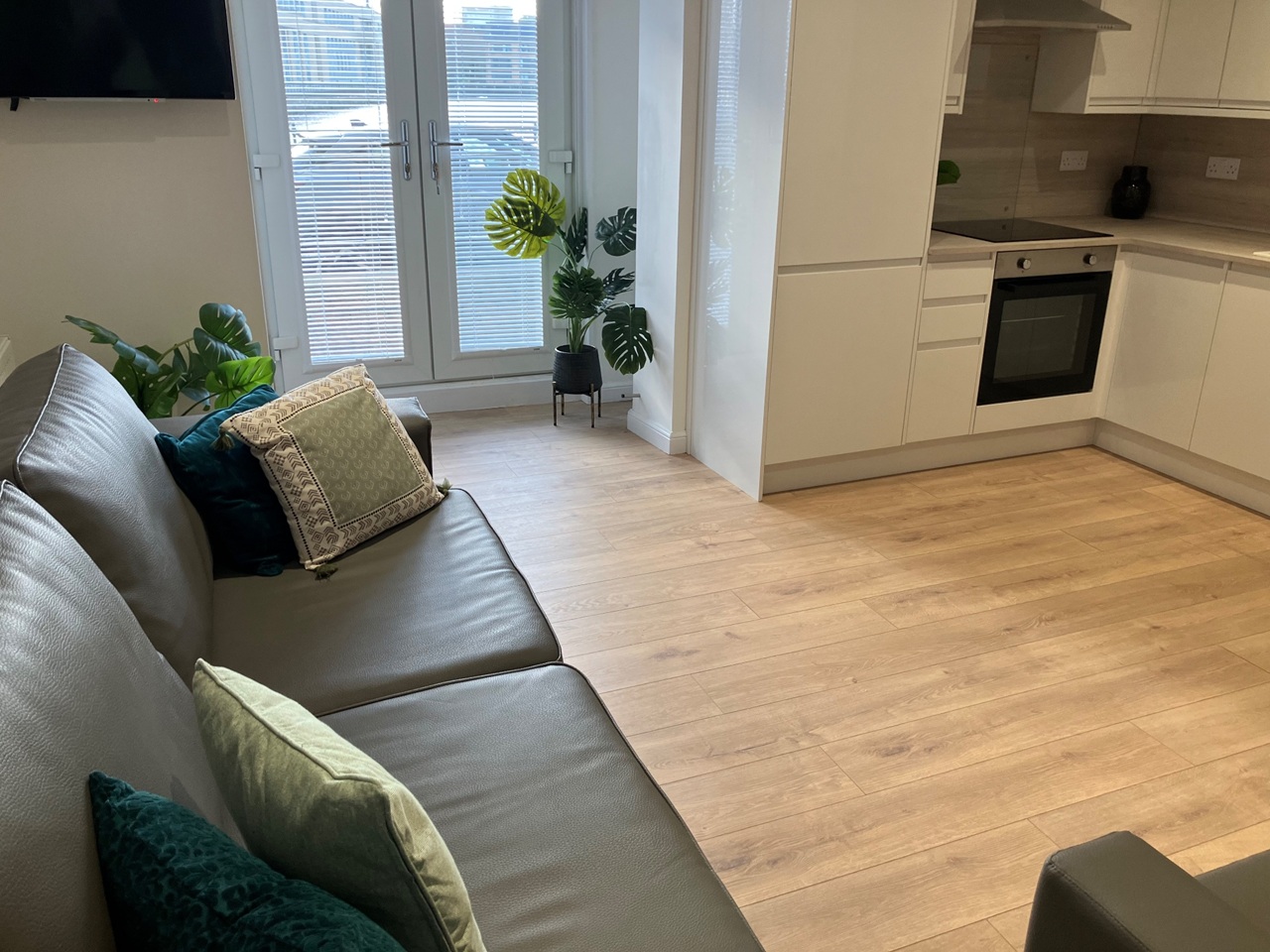 3 Bed Flat, Rennies Isle, EH6, N1 7GU