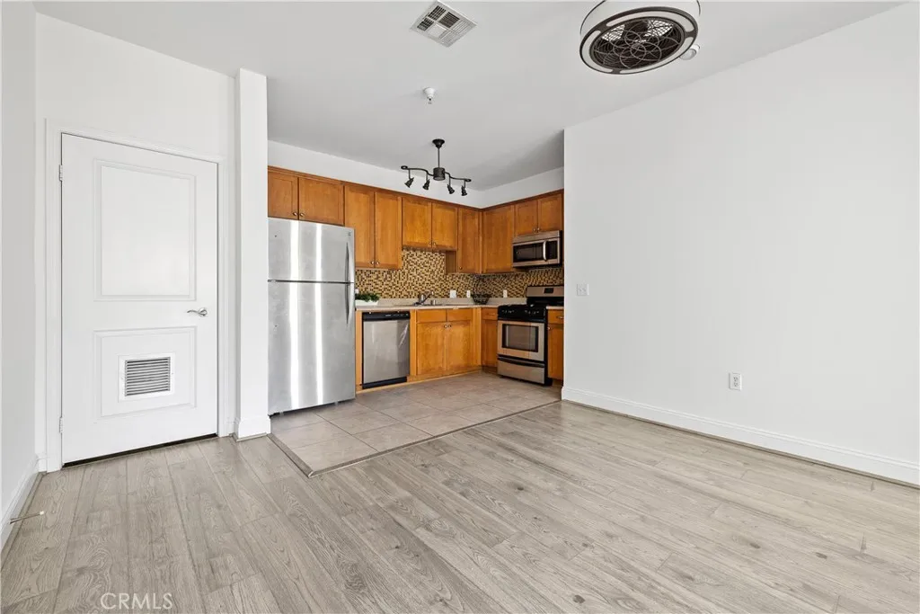 Additional image 8 of 6938 Laurel Canyon Blvd Unit 304, North Hollywood, CA 91605