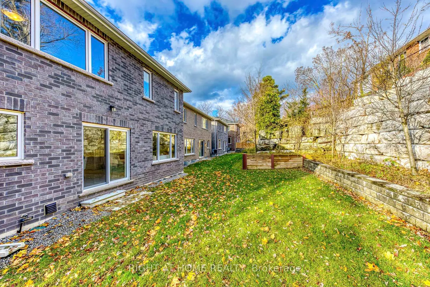 Additional image 17 of 2575 Islington Avenue