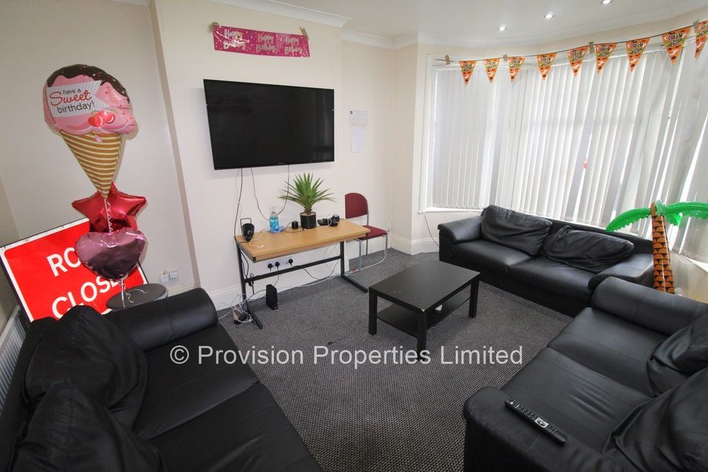 Additional image 2 of 8 bed semi-detached house to rentSt. Michaels Villas, Headingley, Leeds LS6