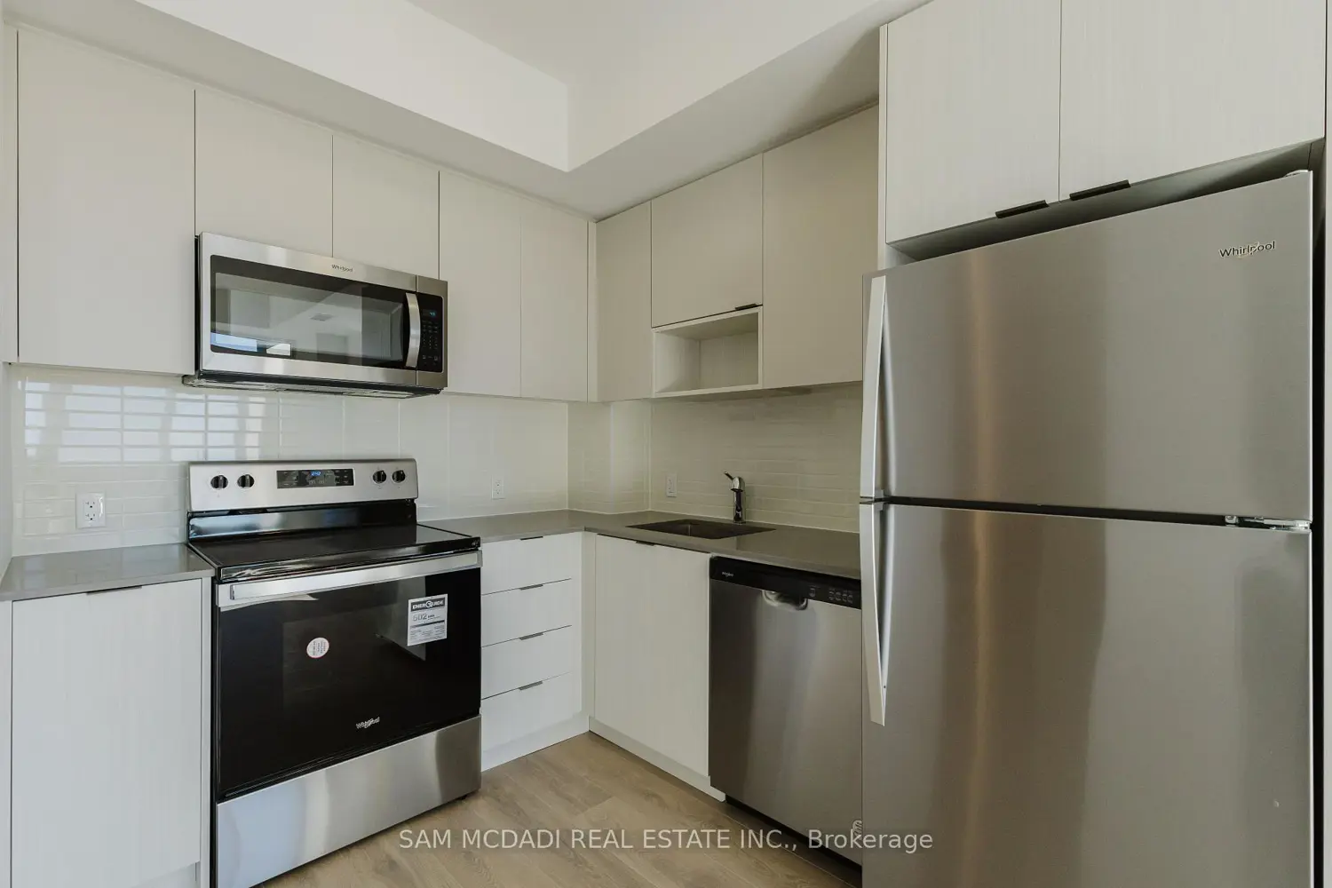 Additional image 9 of 202 Burnhamthorpe Road 2003