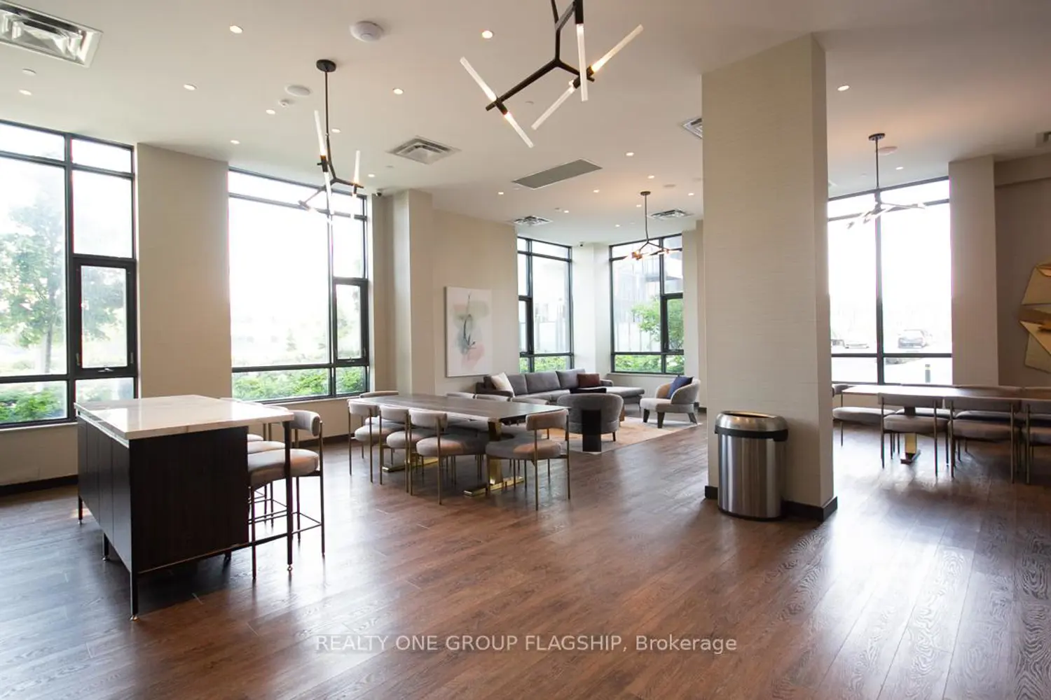 Additional image 13 of 38 Honeycrisp Crescent 308E