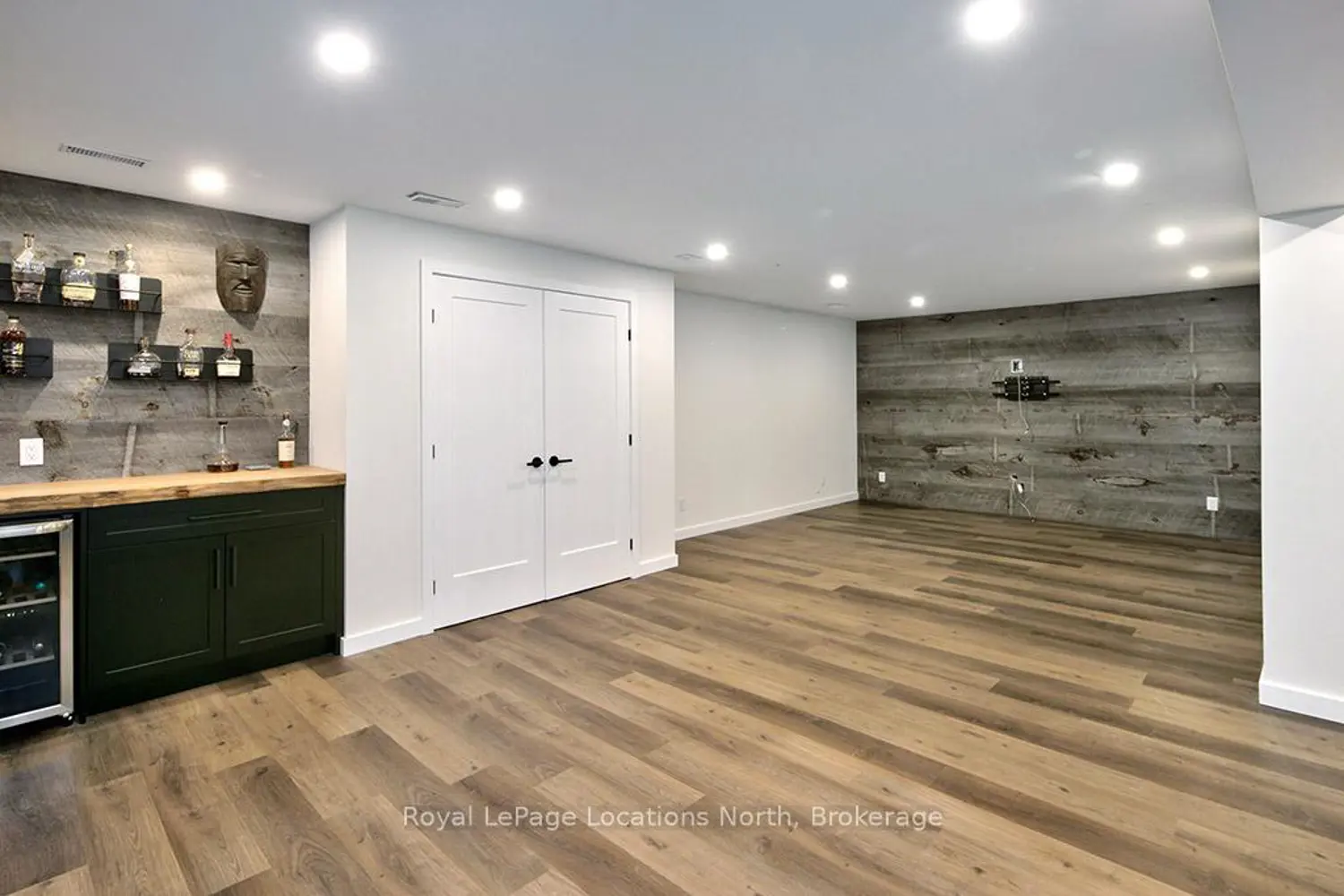 Additional image 13 of 245596 22 Side Road