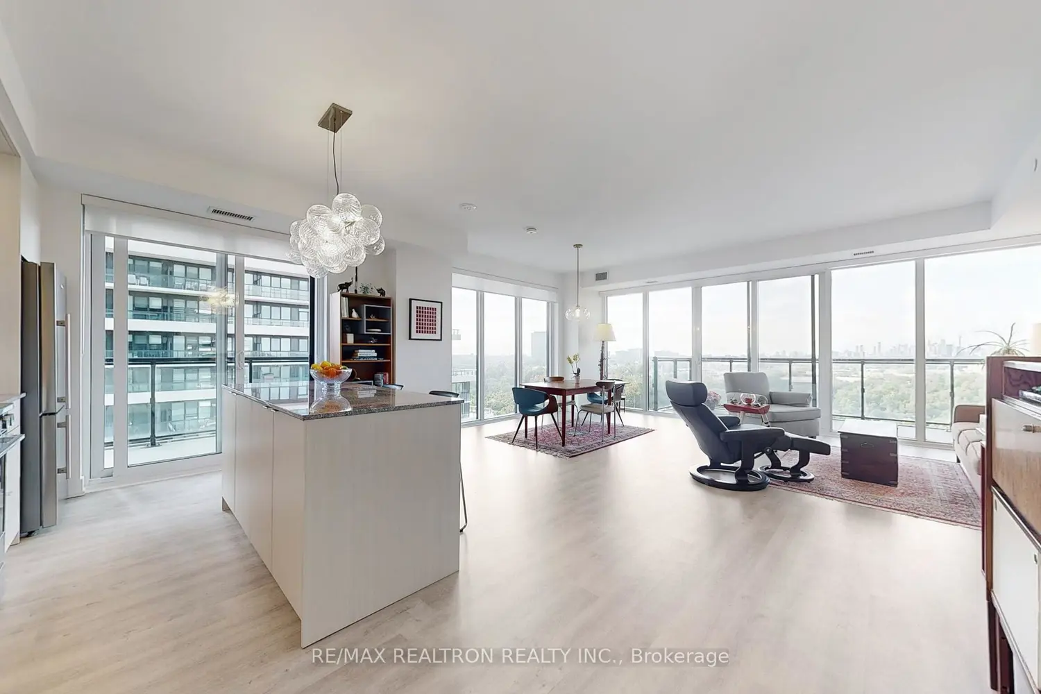 20 Inn On The Park Drive 1432