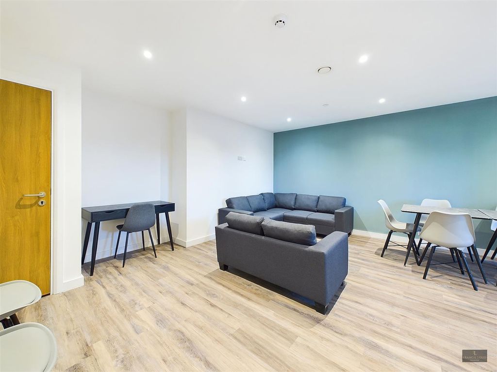 Additional image 5 of 6 bed shared accommodation to rentFlat 13, Beaufort House, New North Road, Exeter EX4