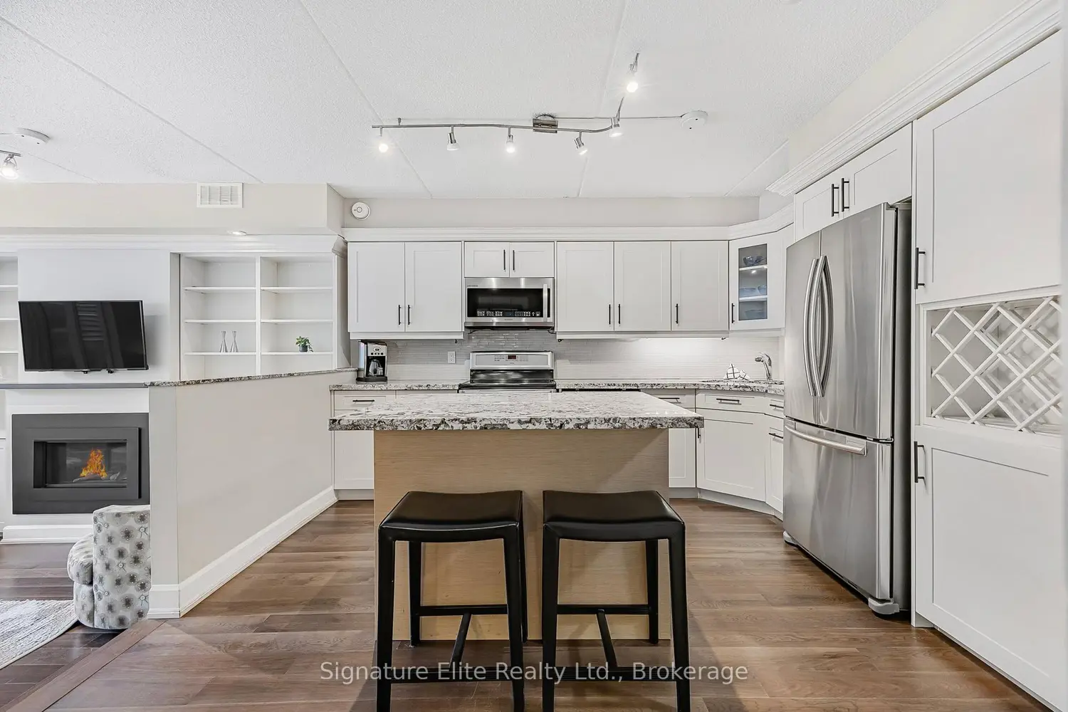 Additional image 3 of 796404 Grey 19 Road 107