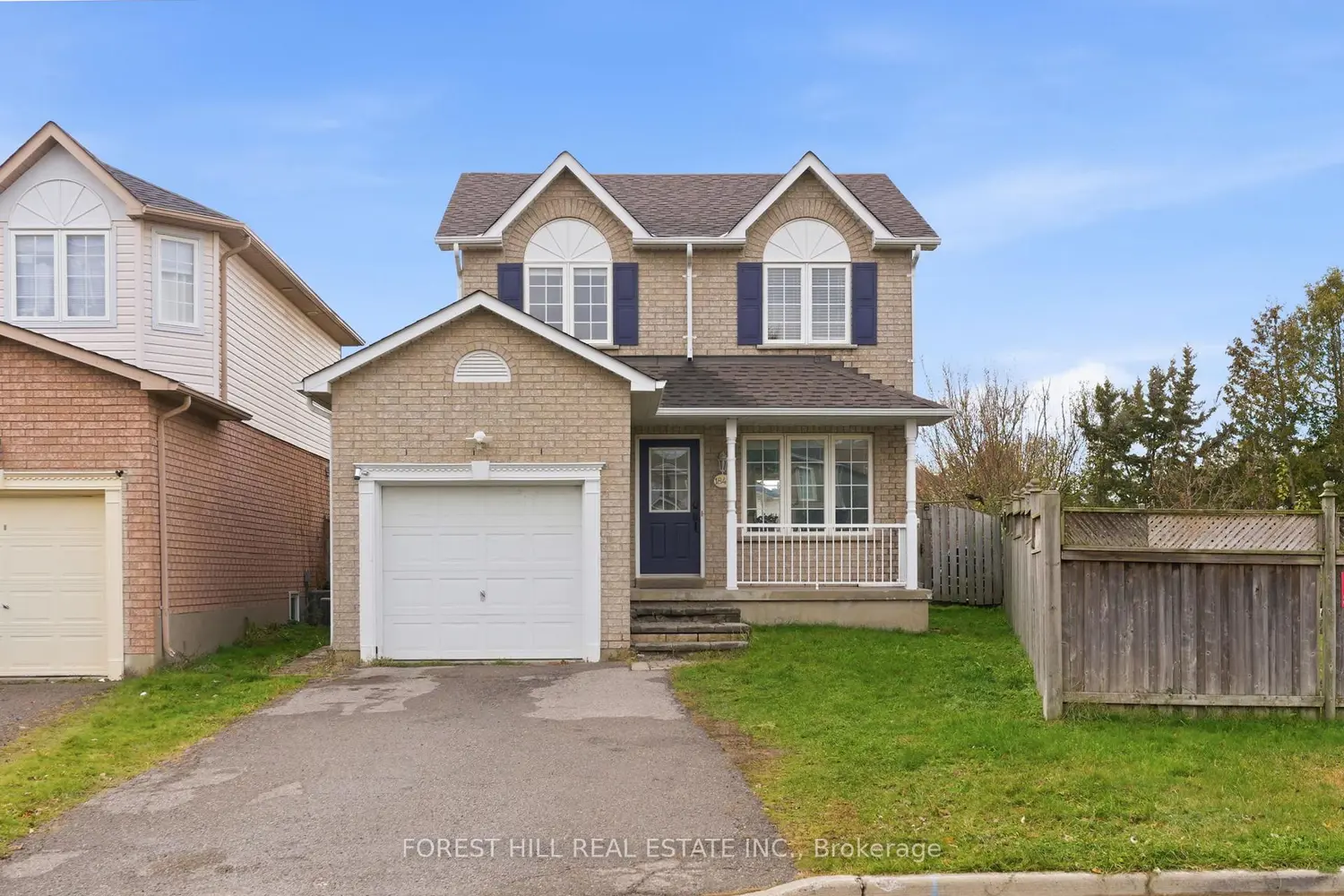 1842 Dalhousie Crescent photo 2