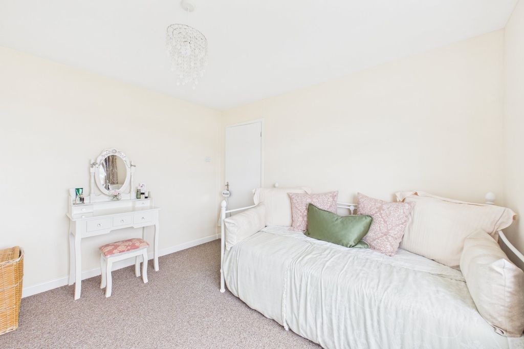Additional image 9 of 3 bed semi-detached house to rentDavin Crescent, Pill, Bristol BS20