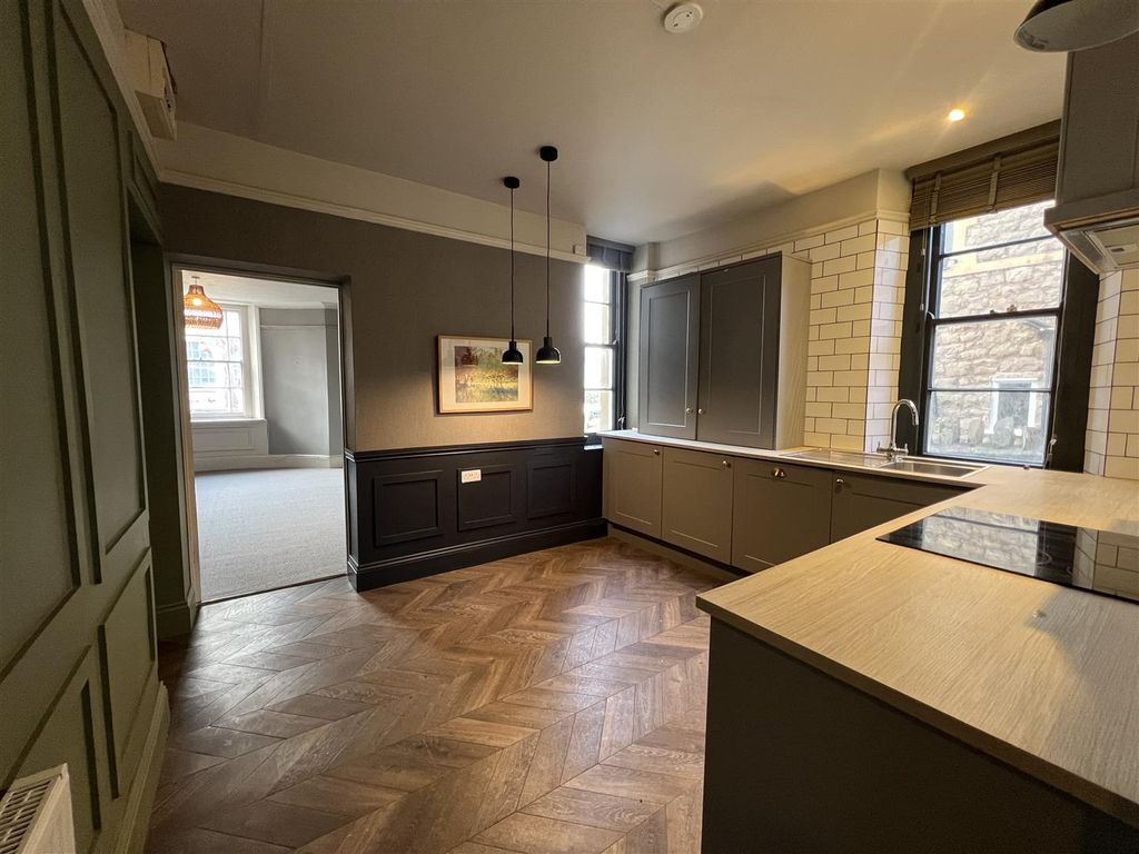 Additional image 4 of 2 bed flat to rentFlat 1 Pinehurst, 17 Bellevue Road, Clevedon BS21