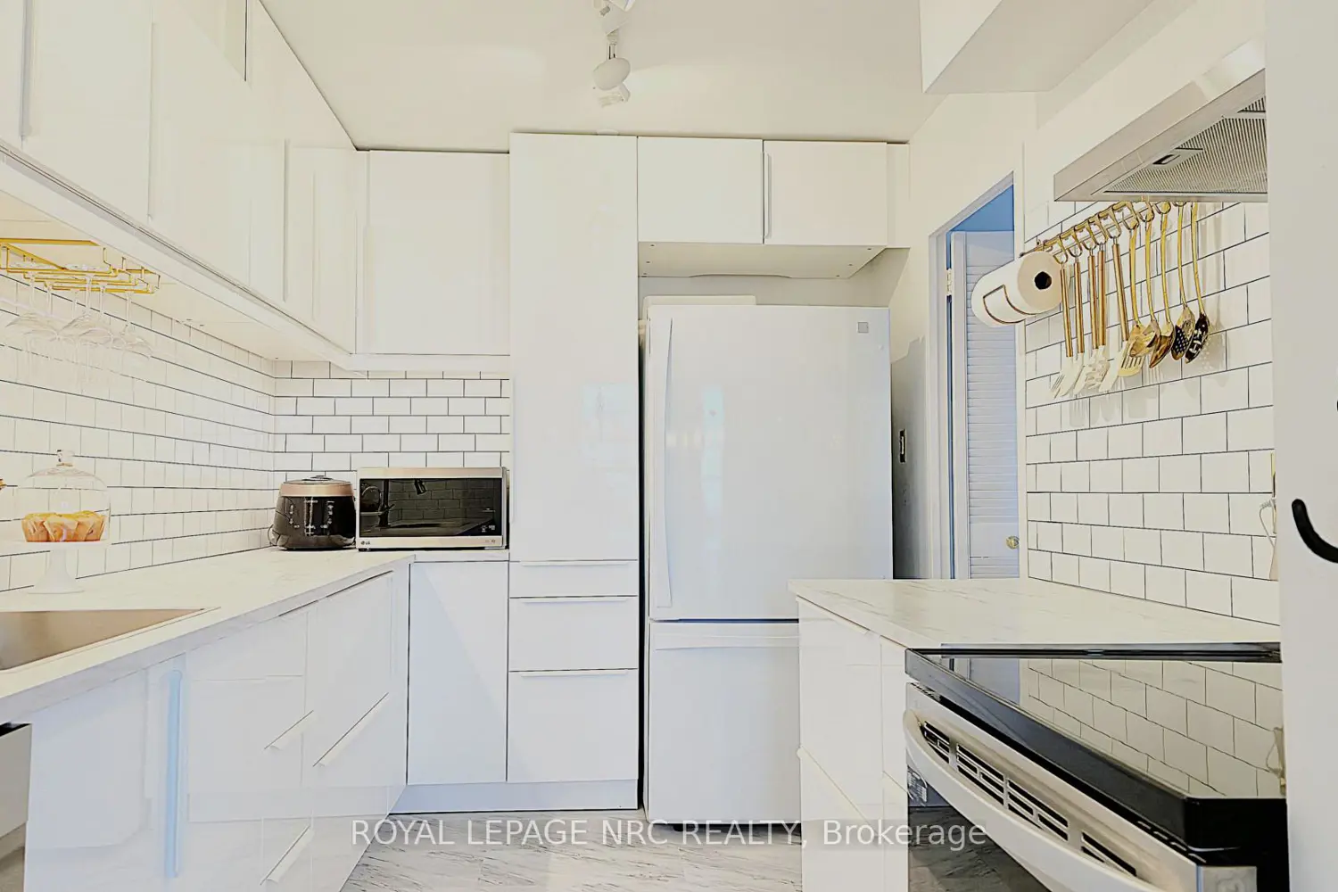 Additional image 7 of 35 Towering Heights Boulevard 1108