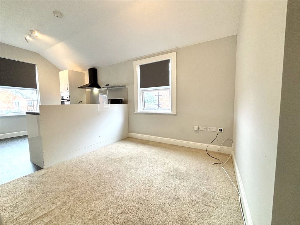 Additional image 4 of 2 bed flat to rentCedar Road, Northampton, Northamptonshire NN1