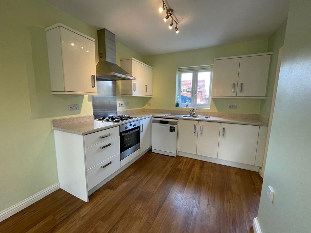 Additional image 2 of 4 bed property to rentCooper Road, Peterborough PE4