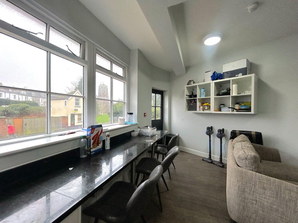 Additional image 2 of 8 bed flat to rentNew North Road, Central, Exeter EX4