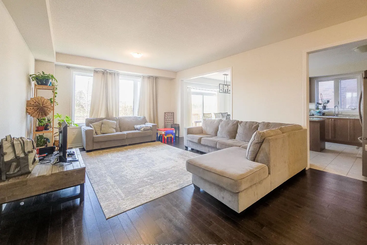 Additional image 2 of 48 Esther Crescent