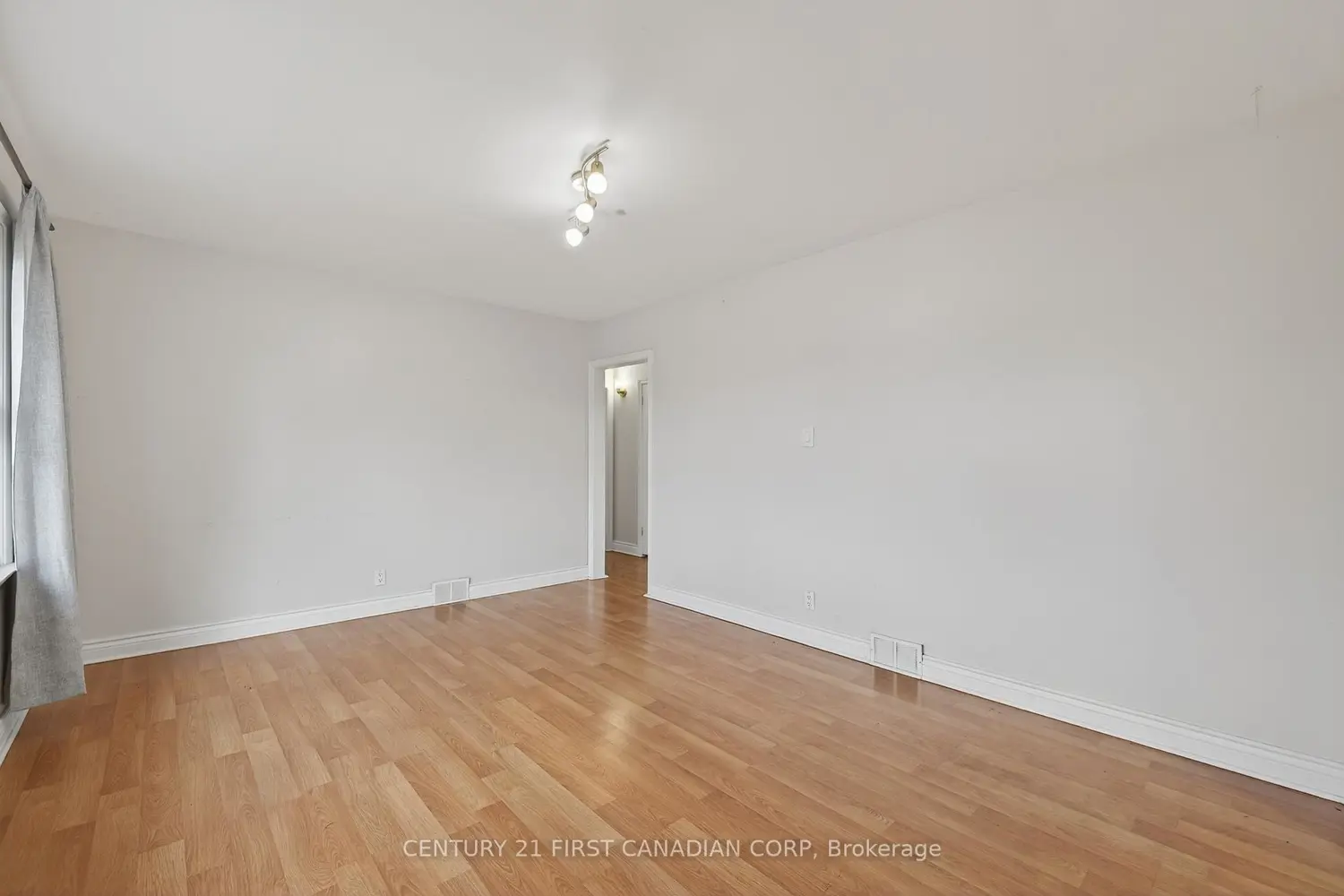 332 Manitoba Street photo 2